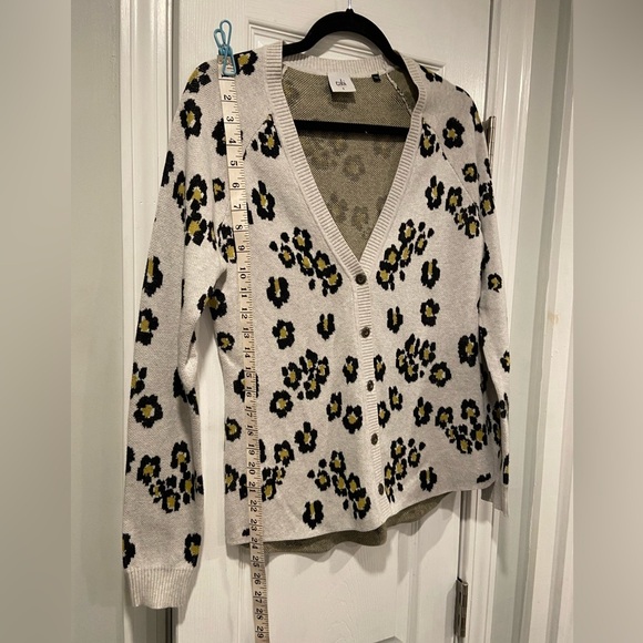 Cabi Kiki Leopard Print V Neck Button Front Knit Cardigan Gray Black Size S - Picture 6 of 12